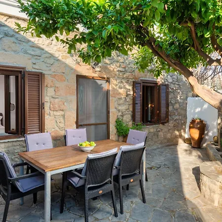 Claudia In Prázdninový dům