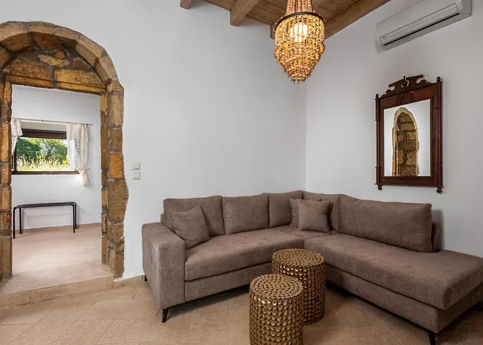 Nyaraló Claudia In Lárdosz