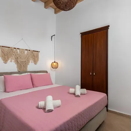 Claudia In Tatil Evi *